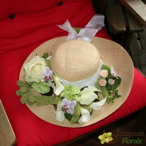 Chapeau fleuri pour mariage