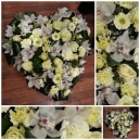 Coeur d' orchidées blanches (Coussin) escapadfe florale
