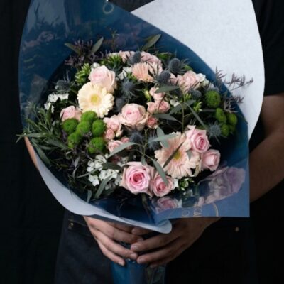 Bouquet « Élégance à la chardon» — Nuances de rose et chardons
